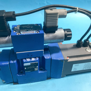R901225987 4WRKE10W8-50L วาล์วควบคุมทิศทางแบบสัดส่วนพร้อม OBE, ระบบไฮดรอลิกแบบควบคุมด้วยนักบินสำหรับการควบคุมในอุตสาหกรรม - Product Image 1
