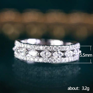 Anello a Mezza Fascia a Forma di Marquise per Donne, Accessorio per Dito dal Design Elegante e Raffinato - Product Image 5