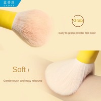 Jaune doux cheveux synthétiques végétalien maquillage pinceau ensemble poudre fond de teint fard à paupières Eyeliner lèvre cosmétique poignées en bois massif pour le visage