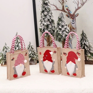 Juego de Bolsas de Regalo Navideñas de Estilo Escandinavo, Bolsas de Arpillera Reutilizables con Diseños de Muñecos sin Rostro y Gnomos para Regalos Navideños - Product Image 2