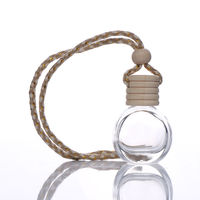 Diffuseur de désodorisant de voiture carré de luxe personnalisé 8ml contenant de parfum suspendu vide automatique avec bouchon en liège et bouchon à vis