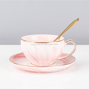 Mármol de alta calidad taza de té de porcelana de vuelos borde dorado tazas de café y platillos con cuchara de oro - Product Image 3