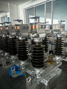 GW4 110KV 126KV 132KV 145KV 고전압 실외 단로기/디스커넥터 스위치 (이중 접지 블레이드, 수동/모터식) - Product Image 4