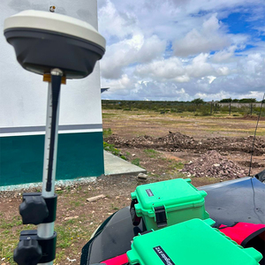 Vente en gros d'usine SingularXYZ Cors E1 Récepteur GPS RTK Garantie 1 an Assistance technique gratuite GNSS RTK Base et Rover - Product Image 4