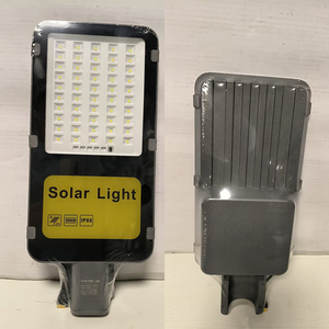 Lampadaires LED à double panneau solaire IP66 en aluminium 6000K, angle de faisceau 120°, certifiés CE/FCC, haute luminosité, télécommande, pour routes - Product Image 5