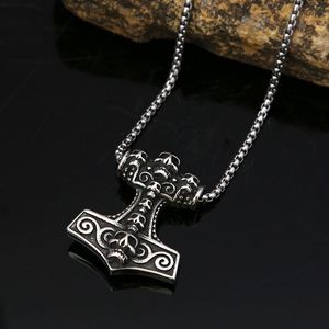 Yunnique – collier avec pendentif marteau en forme de crâne en acier inoxydable pour hommes, chaîne de couleur acier, bijoux à la mode - Product Image 3