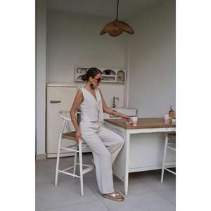 Ensemble de costume en lin beige pour femmes en gros avec un élégant détail de nœud - Product Image 3