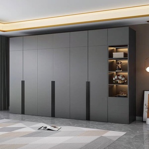 Armoire grise moderne avec poignées noires, étagères à éclairage LED, montage facile, taille personnalisable, armoire de rangement pour chambre à coucher du sol au plafond - Product Image 1