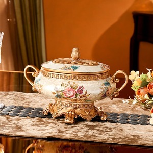 Cerámica de venta directa de fábrica con tapa de aleación
El florero de lujo dorado
Jarrón decorativo personalizado de Oriente Medio y Kazajstán - Product Image 2