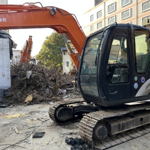 Excavatrice Hitachi d'occasion de 7 tonnes à vendre Excavatrice Zaxis70 d'occasion à vendre Excavatrice hydraulique sur chenilles Hitachi Zaxis120 - Product Image 1