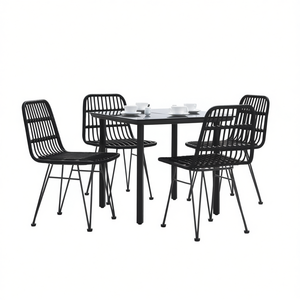 Set da Pranzo da Giardino in Polyrattan Nero per 4 Persone, Arredamento da Esterno dal Design Contemporaneo con Struttura in Metallo - Product Image 1