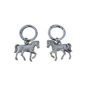 Collares con colgantes <span class=keywords><strong>de</strong></span> aleación <span class=keywords><strong>de</strong></span> mini zapatillas y dijes <span class=keywords><strong>de</strong></span> esmalte, cadenas <span class=keywords><strong>de</strong></span> moda <span class=keywords><strong>de</strong></span> cultura urbana, joyería con forma <span class=keywords><strong>de</strong></span> zapatos. Convierta su idea en producto. - Product Image 3