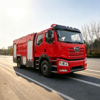 Nouveau camion-citerne de pompiers Diesel FAW 5000L 5 tonnes avec réservoir d'eau, pompe haute pression et enrouleur de tuyau pour la lutte contre les incendies municipaux