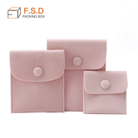 2024 vente directe d'usine taille de couleur rose personnalisée avec boutons pochette à bijoux velours microfibre cuir Logo en gros pour protéger