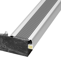 Profilé LED en aluminium anodisé série 6000 avec caoutchouc gris pour marches d'escalier, idéal pour les théâtres et cinémas