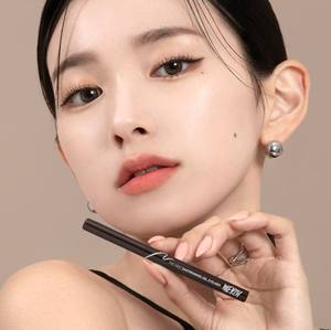 Delineador de Ojos en Gel MERZY FIRST G3 AMBER BRONZE, Belleza Coreana, Larga Duración, Resistente al Agua, Textura Suave, Bronce Intenso - Product Image 1