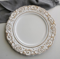 Assiette de présentation de luxe en plastique PP vert avec bordure florale vintage en relief pour la décoration de tables de mariage, banquets, hôtels et fêtes