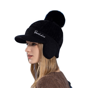 <span class=keywords><strong>Bonnet</strong></span> en velours tricoté chaud d'hiver pour <span class=keywords><strong>femme</strong></span>, style européen et américain, avec <span class=keywords><strong>pompon</strong></span>, protection des oreilles, anti-froid - Product Image 1