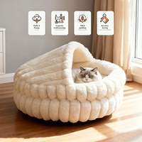 Lit pour chat en fausse fourrure de lapin côtelée et moelleuse, semi-fermé, type grotte à capuche, chaud, antidérapant, lavable, vente en gros