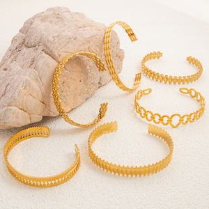 Wholesale Retro Fashion Bracelet 18K Gold Plated Stainless Steel Versatile and Non-Fading Hollow Design for <b>Men</b> and Women - Product Image 4