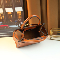 Tas persegi kecil gaya retro Hong Kong wanita versi Korea baru mode musim semi dan musim panas tas tangan gesper persegi warna solid.
