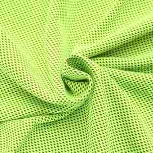 Serviette de sport compacte en microfibre avec logo personnalisé, rafraîchissement instantané, séchage rapide, protection UV pour la gym, le fitness, la course à pied et les activités de plein air - Product Image 3