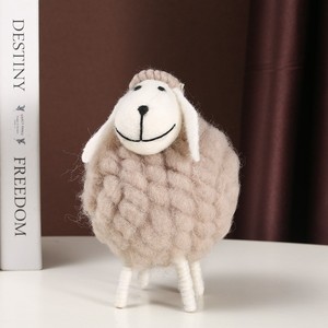 Figurine de mouton animal mignon de style créatif "ins" pour la décoration de bureau à la maison, l'artisanat, le cadeau de bricolage, le cadeau d'anniversaire. - Product Image 5