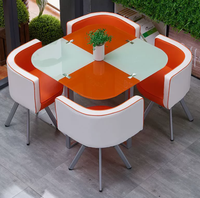 Ensemble table basse et chaises en verre trempé avec structure métallique, style moderne et minimaliste, pour réceptions, espaces décontractés, salons de thé et salons de beauté