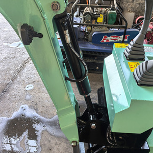 Micro-excavatrice multifonctionnelle homologuée CE avec rotoculteur intégré pour l'aménagement paysager agricole - Product Image 2
