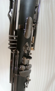 <span class=keywords><strong>Clarinete</strong></span> bajo Bb <span class=keywords><strong>de</strong></span> alta calidad Eastern Music, <span class=keywords><strong>tipo</strong></span> Yamaha, niquelado, C bajo, cuerpo <span class=keywords><strong>de</strong></span> ebonita con acabado <span class=keywords><strong>de</strong></span> textura <span class=keywords><strong>de</strong></span> madera para interpretación. - Product Image 4