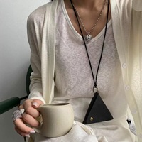 Porte-monnaie triangulaire en cuir PU tendance, mini sac pour écouteurs, étui créatif pour lunettes de soleil et accessoires – Vente flash