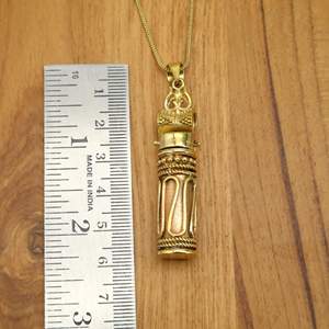 Collar con Colgante de Botella Ishvara de Cristal: Colgante Dorado de Latón, Estilo Vintage Antiguo Victoriano, con Compartimento Secreto para Recuerdos - Product Image 2