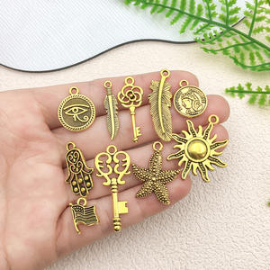 30 قطعة كبيرة من السحر البرونزي العتيق الصغير DIY مواد حرفية إكسسوارات سوار أقراط جذاب بالجملة - Product Image 3