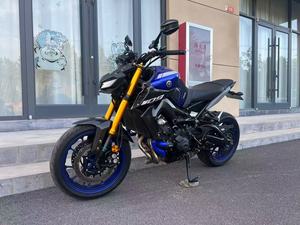 <span class=keywords><strong>Yamaha</strong></span> <span class=keywords><strong>MT</strong></span>-<span class=keywords><strong>09</strong></span> Hyper Naked - 890cc, Refrigeración Líquida, DOHC, 6 Velocidades con Embrague Asistido y Deslizante - Product Image 2