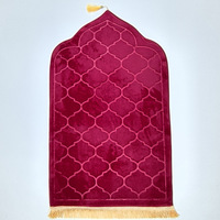 Lashel Elegante Geometrische Muster Muslimische Gebetsmatte Rutschfest Weich Langlebig mit Fransen für Zuhause & Reisen in Weiß Rot Schwarz Grün