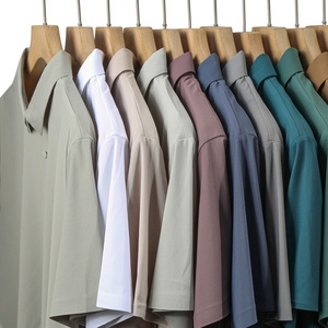 Polo piqué extraordinaire à quatre boutons et col rabattable, personnalisable avec logo, idéal pour la promotion, la culture d'entreprise et comme tenue de travail. - Product Image 2