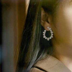 Pendientes de tuerca con circonita cúbica 5A en forma de U, diseño de cubo de hielo brillante, accesorios de joyería para mujer Dylam - Product Image 3