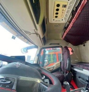 Camión Usado Confiable JAC Gallop K7 6x4, Camión Tractor Clase 540 con Motor MAN, 40 Toneladas de Capacidad de Remolque, Camión Tractor de Servicio Pesado en Venta - Product Image 3