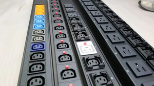 DoyonTek 12 prises IEC C13 2 prises IEC C19 PDU OEM en alliage d'aluminium, unités de distribution d'alimentation montées en rack pour les centres de données - Product Image 5