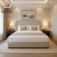 Solution complète de mobilier de chambre d'hôtel Vantel : lit king-size, table de chevet, bureau, armoire pour projets hôteliers