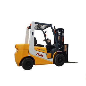 Chariot élévateur diesel TCM 30 3 tonnes 3 mètres Modèle 2023 4x4 Transmission pneus pleins Garantie 1 an Utilisé Tout-terrain - Product Image 1
