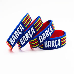 סין מפעל הסיטונאי מותאם אישית כדורגל סיליקון wristbands בצבעים שונים לאירועים wristbands קידום מכירות - Product Image 1