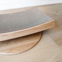Lit grattoir pour chat en bois courbé moderne et écologique |   Lounge pour chat en carton minimaliste surélevé, design résistant à l'usure