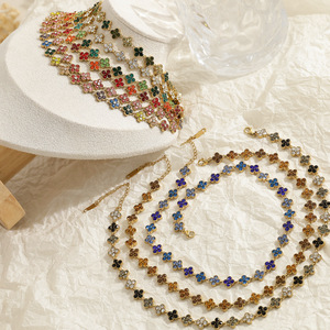 Nouveau collier luxueux en acier inoxydable, entièrement serti de zircons, trèfle à quatre feuilles, exquis, léger et luxueux, coloré, pour femmes - Product Image 1