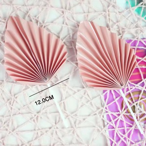 Éventail en or <span class=keywords><strong>comestible</strong></span> de style pêche avec des feuilles artificielles violettes pour les gâteaux d'occasion spéciale et la décoration de table de confiserie - Product Image 1