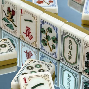Ensemble de Mahjong Américain de Luxe à l'Ornementation Dorée, Design Américain, Pliable, Portable, Double Niveau, en Acrylique, pour 4 Joueurs, Rouge, Divertissement - Product Image 1