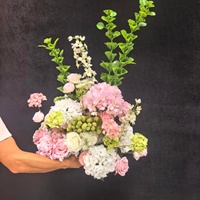 Chemin de table personnalisé en fleurs artificielles roses pour mariage, rangée de fleurs au sol et centre de table pour cérémonie et aménagement de l'endroit