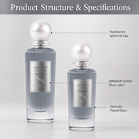 Flacons de parfum en verre cannelé à rayures verticales grande capacité 100 ml 200 ml avec bouchons sphériques en perles blanches et étiquettes argentées