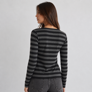 T-shirt à manches longues en tricot rayé pour femme, détails boutonnés, style décontracté, haut d'automne - Product Image 3