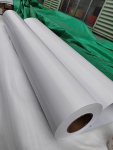 La mejor película de vinilo para envolver automóviles Vinilo autoadhesivo de pegamento gris extraíble para personalización de vehículos Producción Renolit - Product Image 5